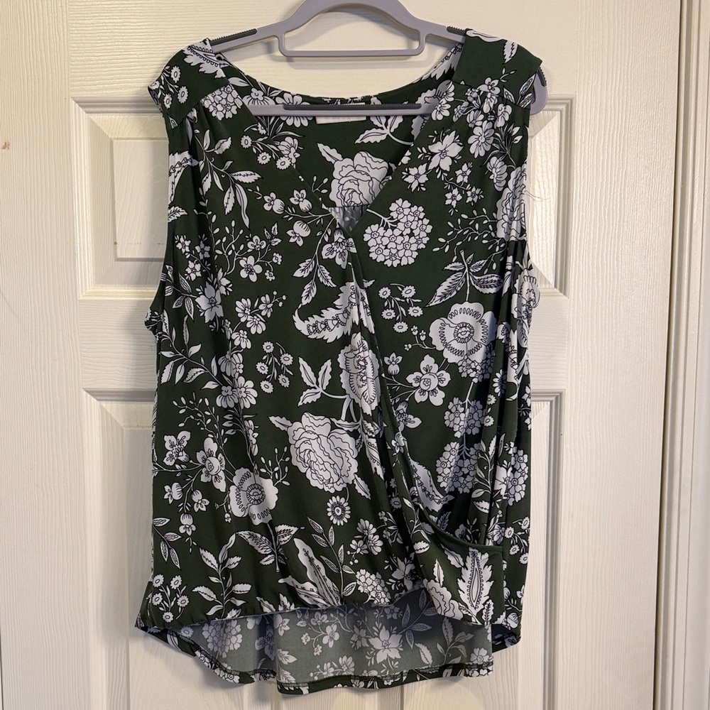 Elegant Floral Women's Blouse in Green and White